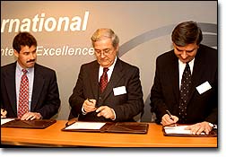 ADEXUS y GE firman acuerdo con Universidad Federico Santa María