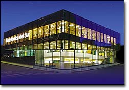 Telsur inaugura moderno edificio corporativo en su aniversario número 112