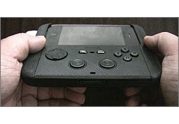 El joystick resiste ante las pantallas táctiles