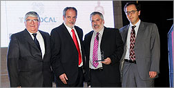 Empresa fundada por sansano recibe premio al Mejor Desarrollo Tecnológico 2013