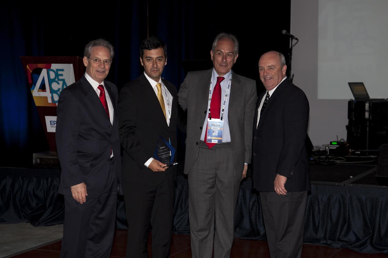 Epson Chile recibe premio por ser la subsidiaria con la mejor performance de la Región