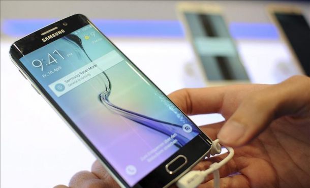 Samsung mejorará sus “smartphones” y “phablets” para plantar cara a Apple
