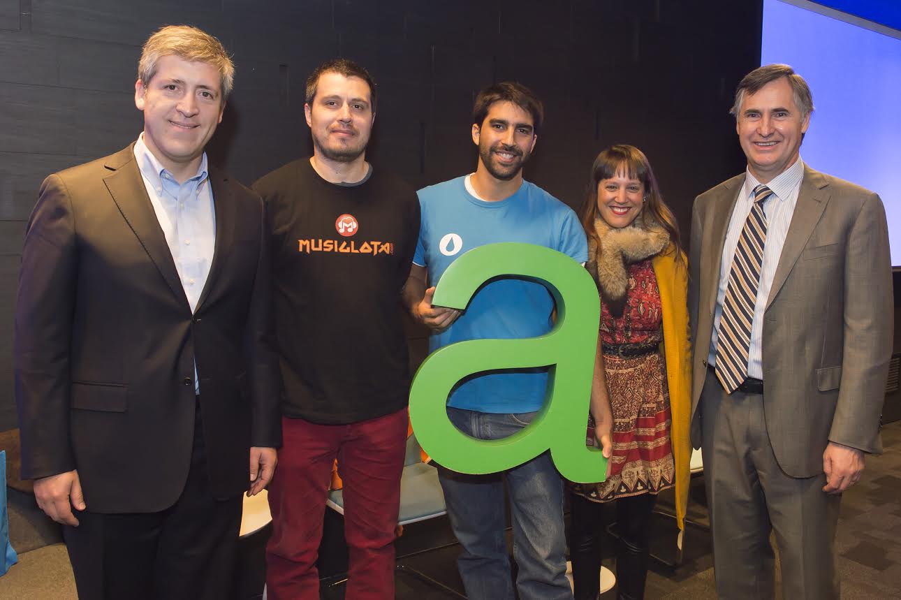 Finalistas del Premio Avonni TIC Entel presentan sus proyectos