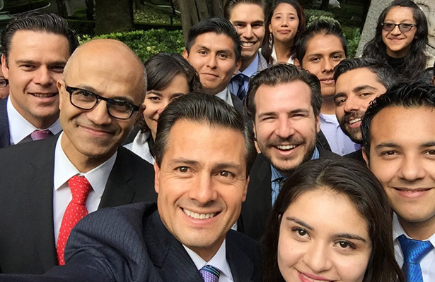 Microsoft invertirá mil millones de dólares para educación digital en México