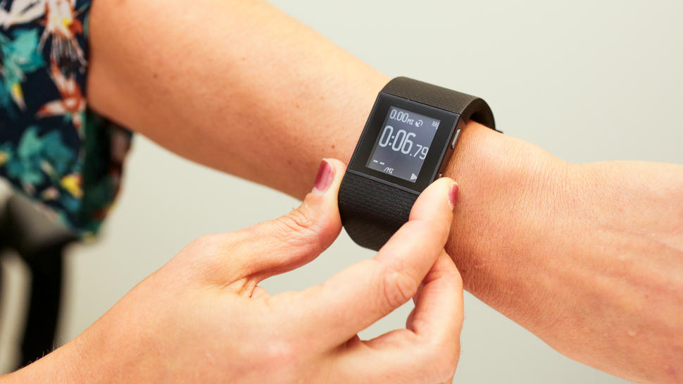 Fitbit sigue liderando sector de los wearables