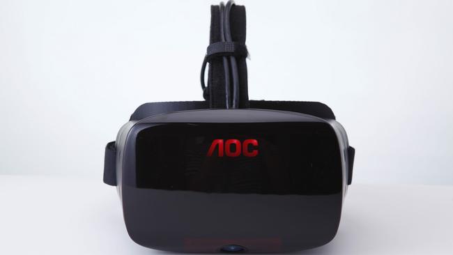 AOC presenta casco de realidad virtual