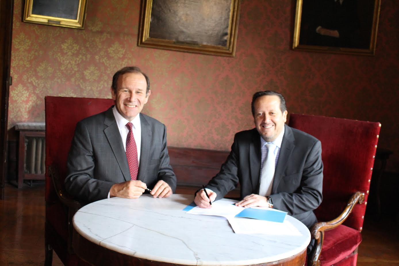 Corona e IBM Chile firman acuerdo de servicios estratégicos de tecnología basado en la nube