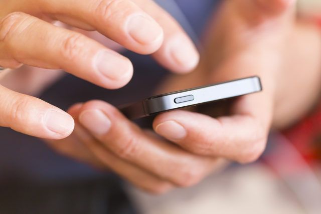 Ventas de teléfonos móviles caen por cuarto trimestre consecutivo