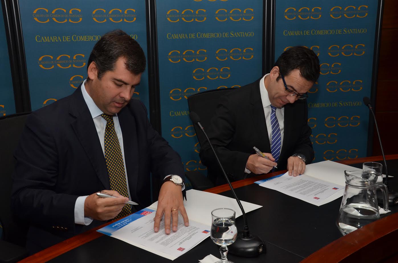 Ministro de Economía firma convenio con País Digital – Escritorio Empresa