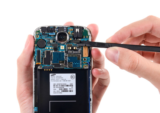 Sólo tres de 17 marcas de celulares cuentan con repuestos para promover su reparación