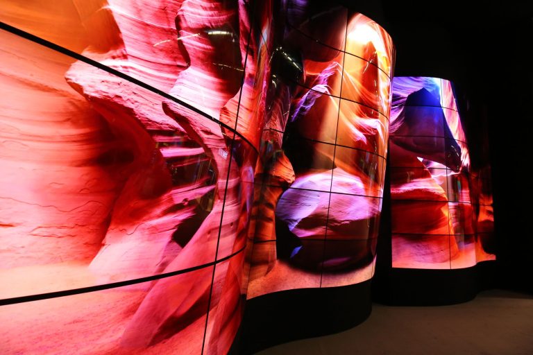 LG presenta OLED transparente junto a otros sin bordes y video walls