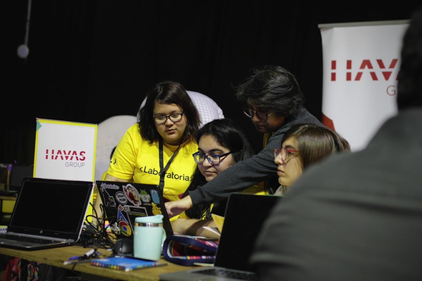 “Hackatón” conecta a empresas con talento tecnológico femenino