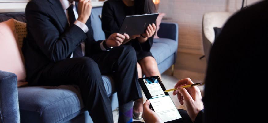 76% de los chilenos considera muy importante el uso de su celular en el trabajo