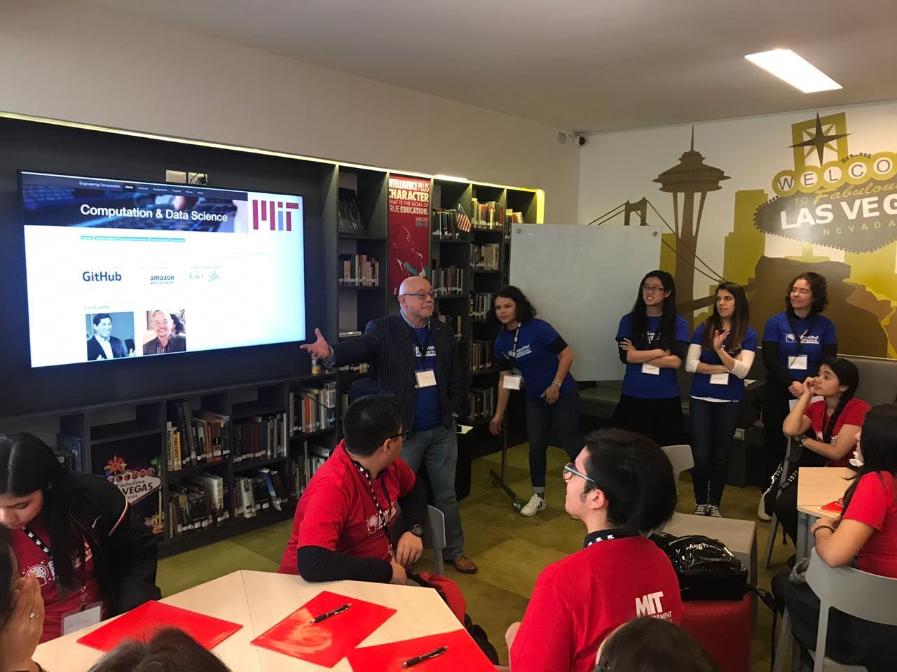 Experto del MIT dicta taller de “Computational Thinking” a estudiantes