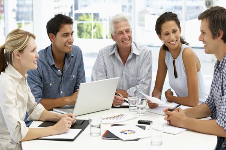 Cómo gestionar exitosamente la unión de generaciones en una empresa