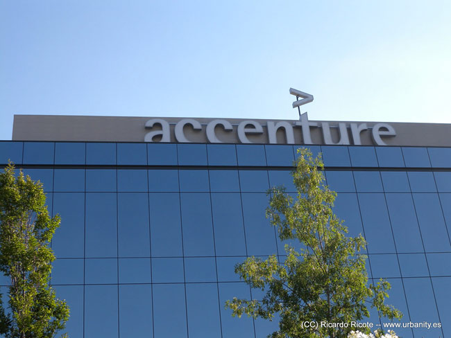 Experto chileno de Accenture explica implicancias por compra de Symantec