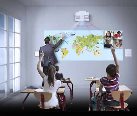 Tecnología para clases híbridas: No basta solo con proyectar