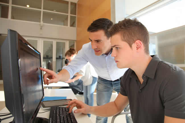 Mineduc y Oracle Academy acercan la tecnología a los liceos técnicos