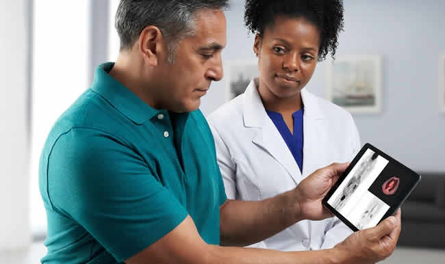 Tecnología con Inteligencia Artificial y algoritmos avanzados mejora precisión de diagnósticos y eficiencia de los centros de salud