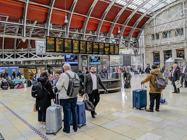 Cómo los aeropuertos previenen riesgos con la gestión de identidades