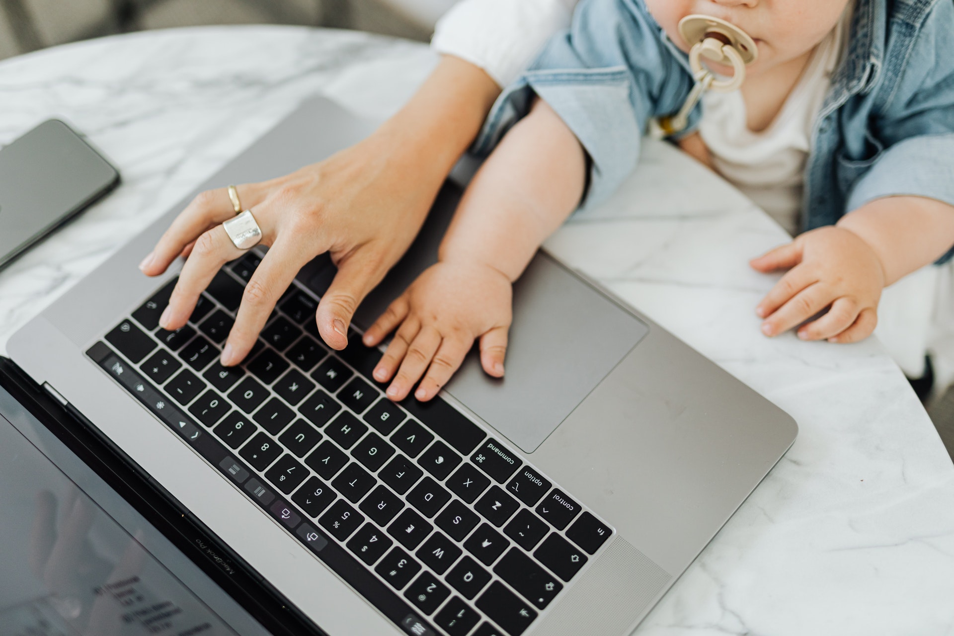 Mujeres emprendedoras y comercio electrónico