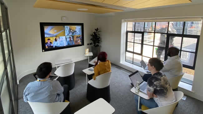 Cinco consejos para vincular empleados en ambientes de trabajo híbrido