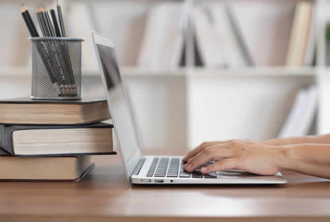 Entel y la UAI se unen para formar a educadores chilenos en el mundo digital