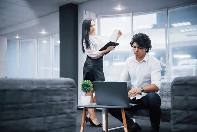 El trabajo híbrido y la flexibilidad son los factores más valorados por profesionales