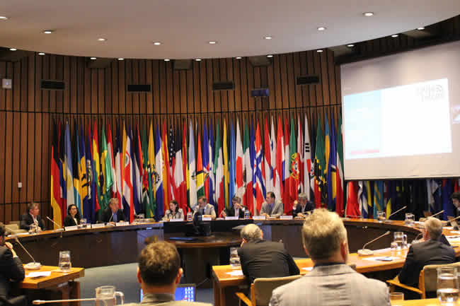 ChileTelcos participa en un taller sobre brechas digitales y conectividad efectiva