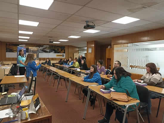 Finning y Sence se unen para promover la alfabetización digital de las comunidades