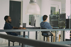 DÉCIMO ESTUDIO SALARIAL DE IT HUNTER: Hasta $18 millones al mes pueden ganar talentos tecnológicos en Chile