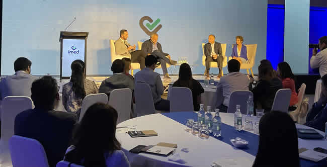 Ex autoridades de salud exponen sobre transformación digital en la atención primaria