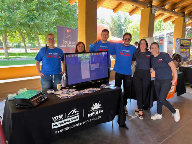 Dueños de almacenes en Puente Alto reciben asesoría en herramientas digitales