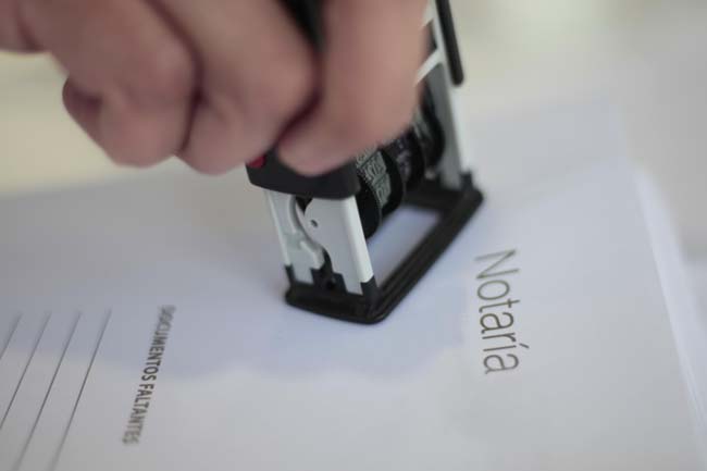 La firma en papel sigue perdiendo terreno mientras los notarios se digitalizan