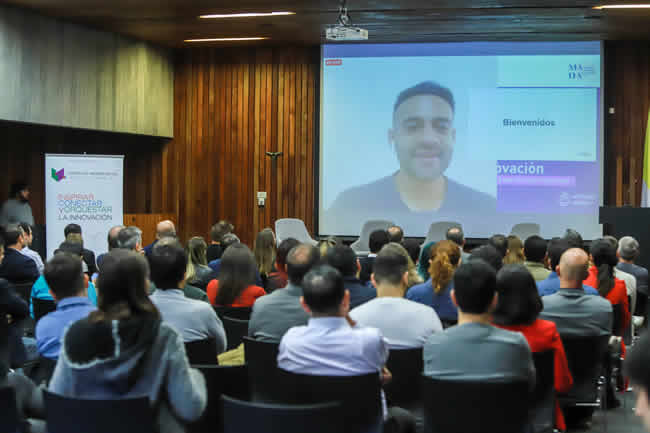 Gerente de Meta expone en Summit sobre el metaverso