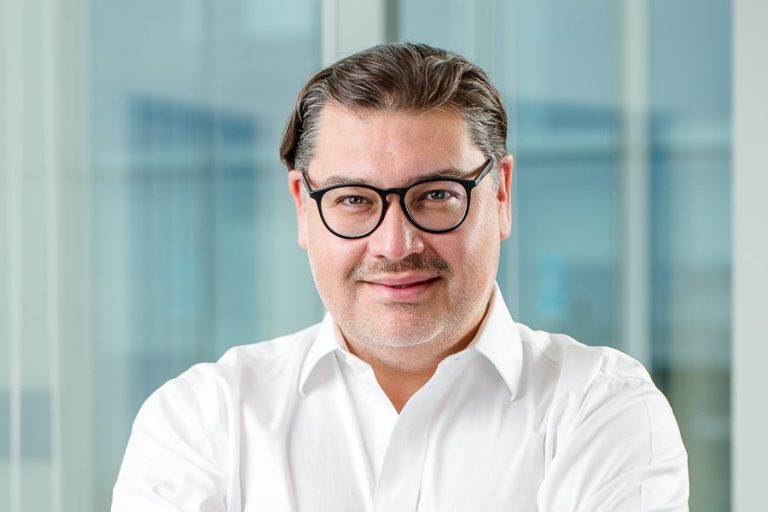 Accenture y Salesforce colaboran en IA generativa