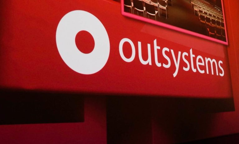 OutSystems y Entel anuncian acuerdo